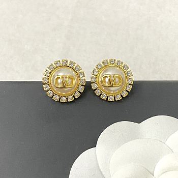 Okify Valentino Gold Stud Earrings With Pearl