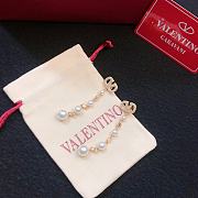 Okify Valentino Gold Drop Earrings With Pearls - 5