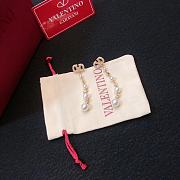 Okify Valentino Gold Drop Earrings With Pearls - 3