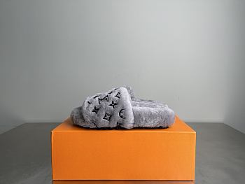 Okify Louis Vuitton Gray Fur Slippers 