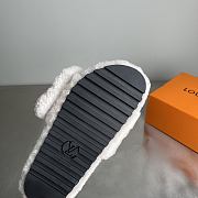 Okify Louis Vuitton White Fur Slippers  - 5