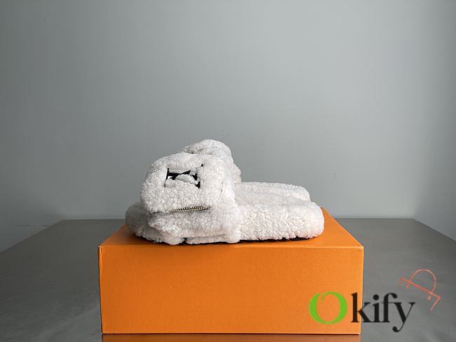 Okify Louis Vuitton White Fur Slippers  - 1