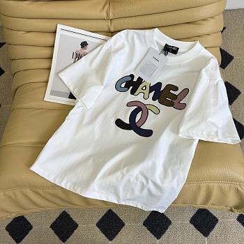 Okify CC White/Black T-shirt With Multicolor Letter 