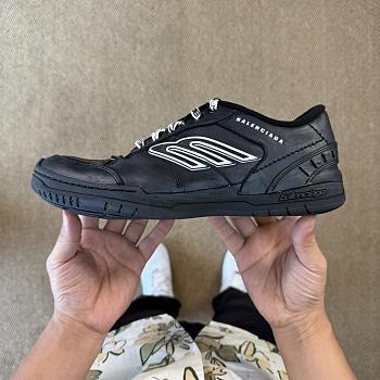 Okify Balenciaga Hamptons Worn-Out Sneakers In Black 