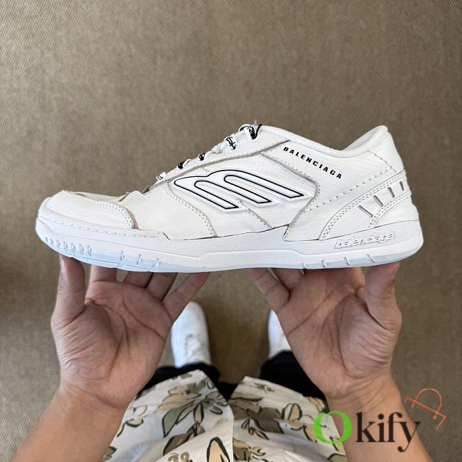 Okify Balenciaga Hamptons Worn-Out Sneakers In White - 1