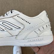 Okify Balenciaga Hamptons Worn-Out Sneakers In White - 4
