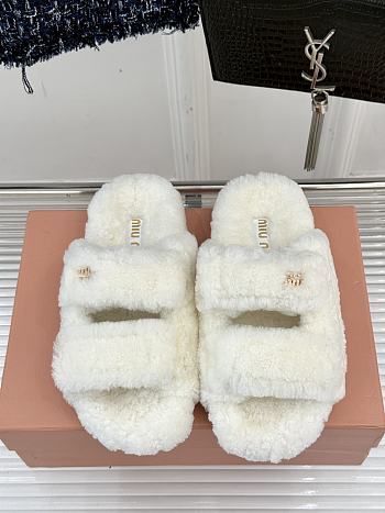 Okify MiuMiu Fur Sandals In White