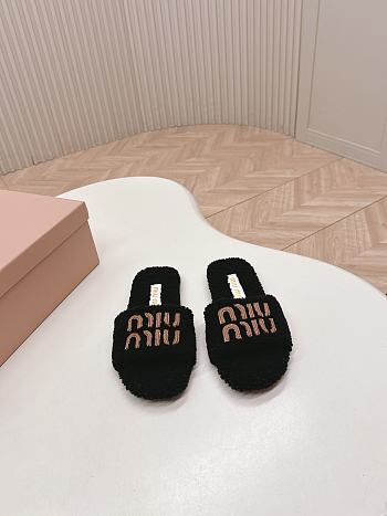 Okify MiuMiu Black Fur Slippers