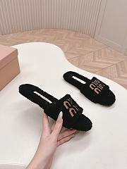 Okify MiuMiu Black Fur Slippers - 2