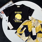Okify Gucci Set Of T-shirt And Shorts In Black And Yellow For Kids  - 3