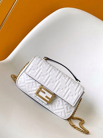 Okify Fendi Baguette Bag In White 24x7x14.5cm