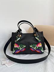 Okify Valentino Small Shopping Bag With Flowers Embroidery In Black 25x17cm  - 5