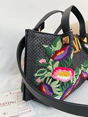 Okify Valentino Small Shopping Bag With Flowers Embroidery In Black 25x17cm  - 4