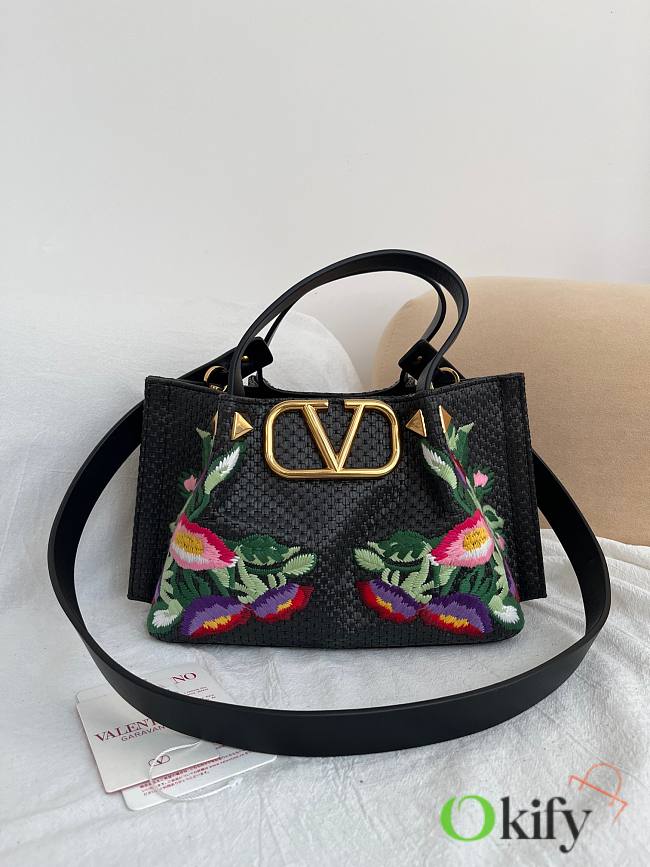 Okify Valentino Small Shopping Bag With Flowers Embroidery In Black 25x17cm  - 1