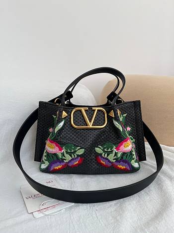 Okify Valentino Small Shopping Bag With Flowers Embroidery In Black 25x17cm 