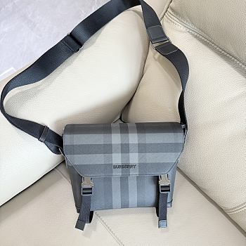 Okify Burberry Messenger Bag In Black 29x20x8.5cm