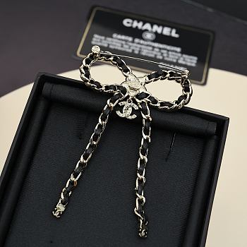 Okify CC Silver Chain Bow Brooch
