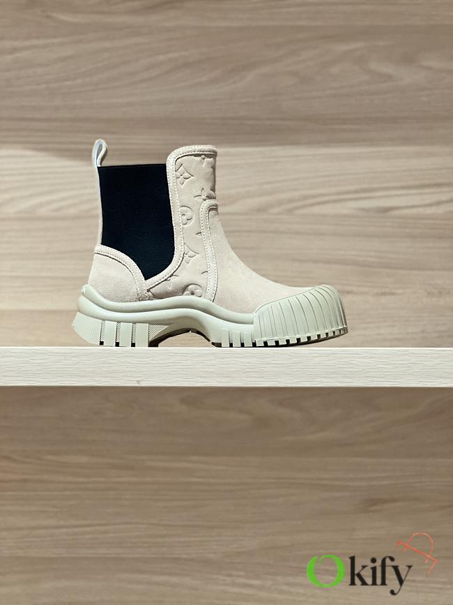 Okify Louis Vuitton Chelsea Boots In Beige And Black - 1