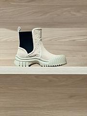 Okify Louis Vuitton Chelsea Boots In Beige And Black - 1