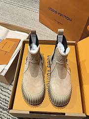 Okify Louis Vuitton Chelsea Boots In Beige And Black - 6