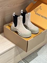 Okify Louis Vuitton Chelsea Boots In Beige And Black - 5