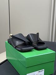 Okify Bottega Veneta Black Solstice Flat Thong Sandals  - 2