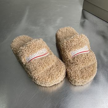 Okify Balenciaga Beige Fur Slippers