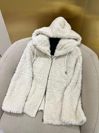Okify Dior White Fur Coat