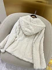 Okify Dior White Fur Coat - 5