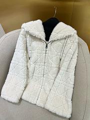 Okify Dior White Fur Coat - 3