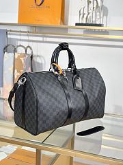 Okify Louis Vuitton Keepall Bandouliere Damier Azur Bag in black N41418 45x20x26cm - 4