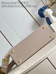 Okify Louis Vuitton Capucines MM Souple Bag In Beige M12929 33x24x12cm - 4