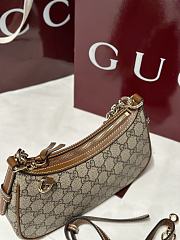 Okify Gucci GG Emblem Small Shoulder Bag In Beige And Brown 24x16.5x5.5cm - 4