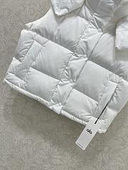 Okify Alo White Padded Vest Jacket With Detachable Hood - 5
