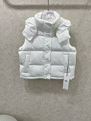 Okify Alo White Padded Vest Jacket With Detachable Hood - 1