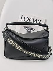 Okify Loewe Puzzle Edge Bag In Black With White And Gray Strap 24x10.5x16cm - 1