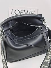 Okify Loewe Puzzle Edge Bag In Black With White And Gray Strap 24x10.5x16cm - 3