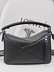 Okify Loewe Puzzle Edge Bag In Black With White And Gray Strap 24x10.5x16cm - 4