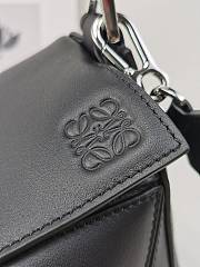 Okify Loewe Puzzle Edge Bag In Black With White And Gray Strap 24x10.5x16cm - 2