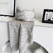 Okify Louis Vuitton Gray Wool And Silk Square Scarf With Gold Monogram 140x140cm - 4