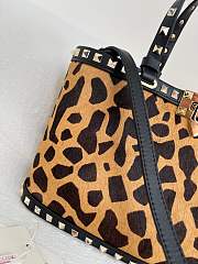 Okify Valentino Garavani Rockstud Leopard Large Bag 32x29x7cm - 5