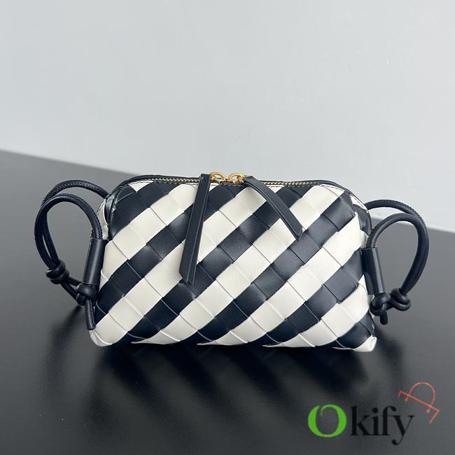 Okify Bottega Veneta Concert Pouch Intrecciato Bag In Blue And White 18.5x11.5x8.5cm - 1