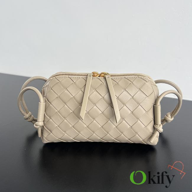 Okify Bottega Veneta Concert Pouch Intrecciato Bag In Beige 18.5x11.5x8.5cm - 1