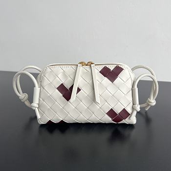 Okify Bottega Veneta Concert Pouch Intrecciato Bag In White With Red Heart 18.5x11.5x8.5cm