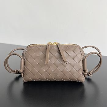 Okify Bottega Veneta Concert Pouch Intrecciato Bag In Light Brown 18.5x11.5x8.5cm