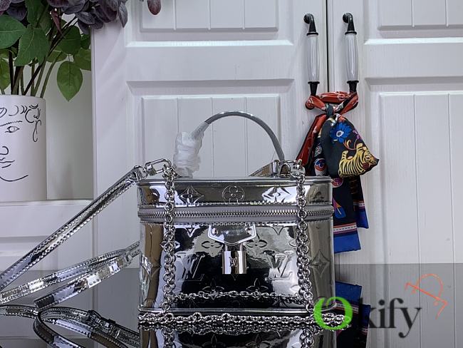 Okify Louis Vuitton Vanity Chain Pouch In Silver M26097 19x11.5x6.5cm - 1