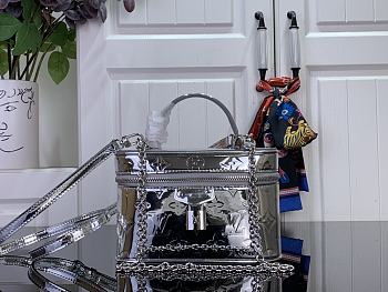 Okify Louis Vuitton Vanity Chain Pouch In Silver M26097 19x11.5x6.5cm