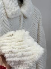 Okify Fendi White Mink Fur Coat  - 5
