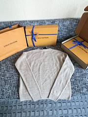 Okify Louis Vuitton Beige Sweater 26621 - 3