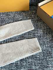 Okify Louis Vuitton Beige Sweater 26621 - 4